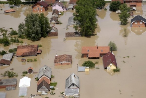 poplave-orasje-foto-reuters-1400500217-500321.jpg